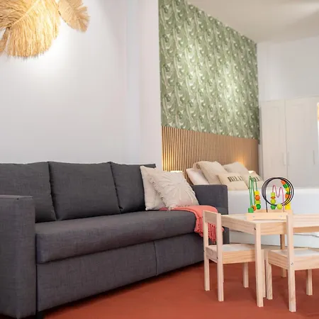 Spacious 75m Family Near Ave And Free Parking